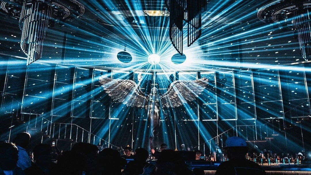 theatrical lighting rigging