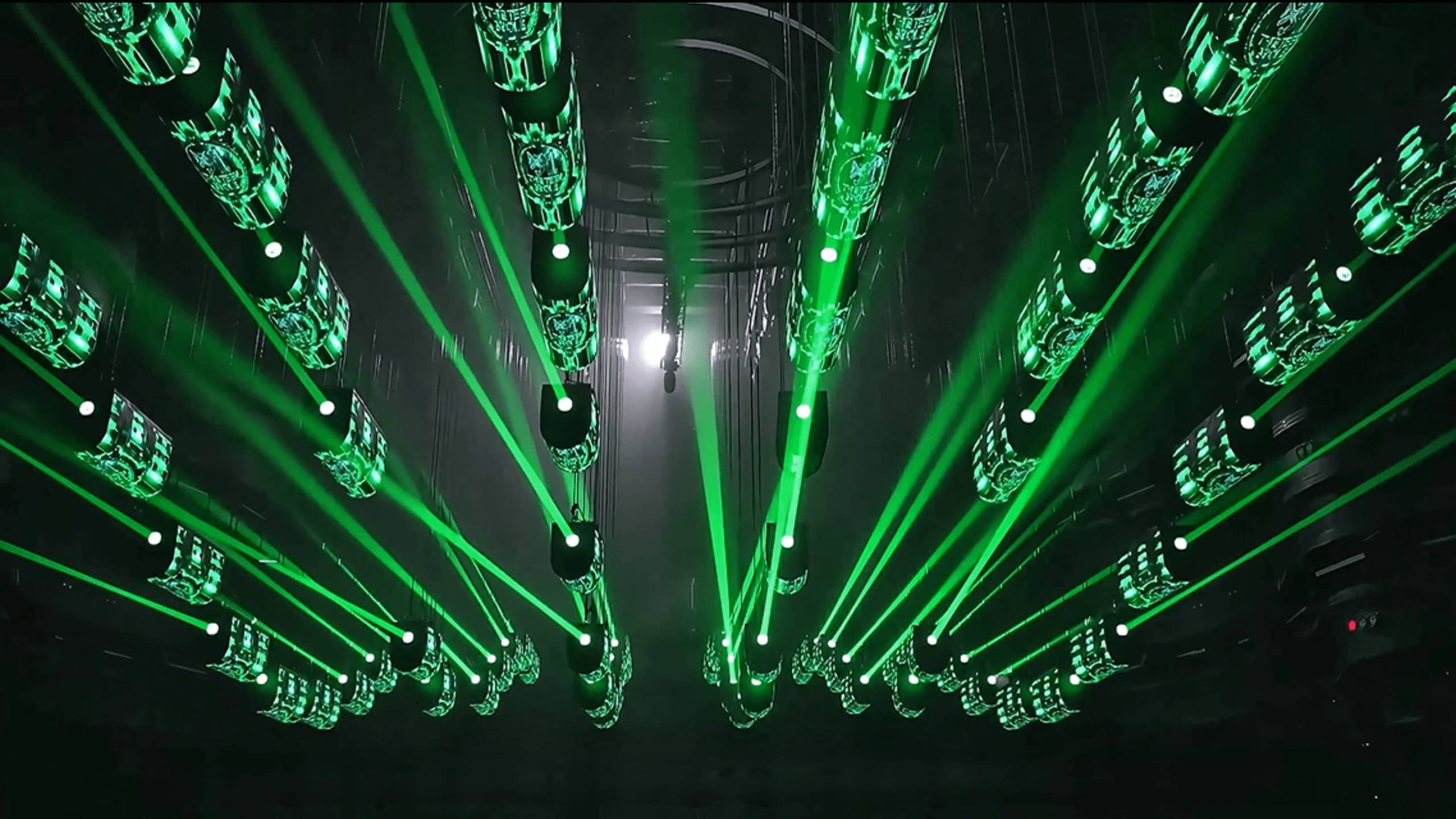 Интеграция 97-канальной анимации — проект ночного клуба «Тринадцать волков»