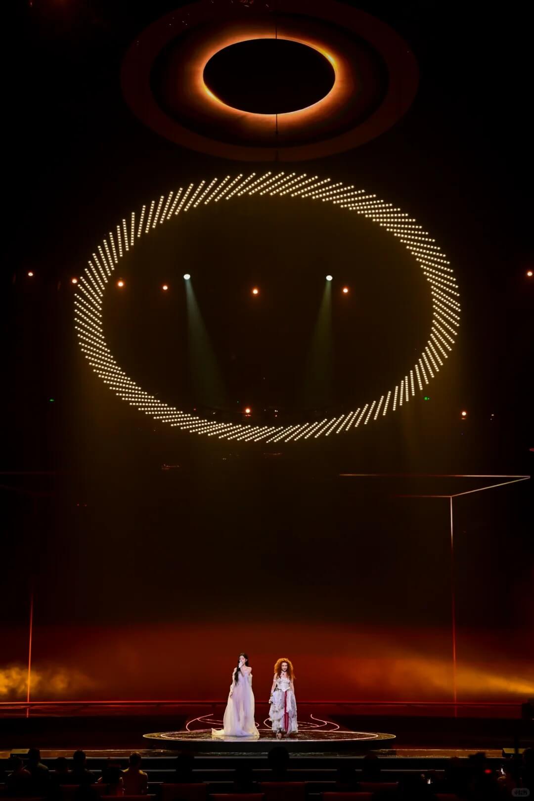kinetic LED rigging